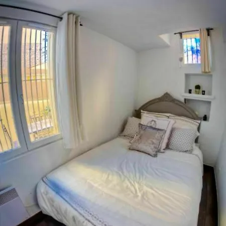 Old Town Chic Apartment *
